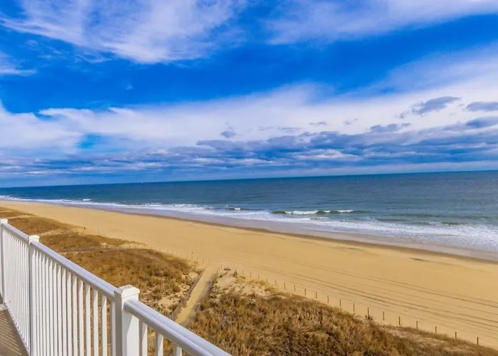 Oceanfront Calypso With Ocean View Balcony Wifi Laundry & Shared Pool Holiday home