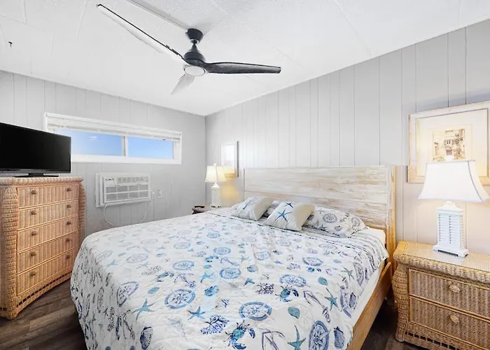 Oceanfront Calypso With Ocean View Balcony Wifi Laundry & Shared Pool Holiday home