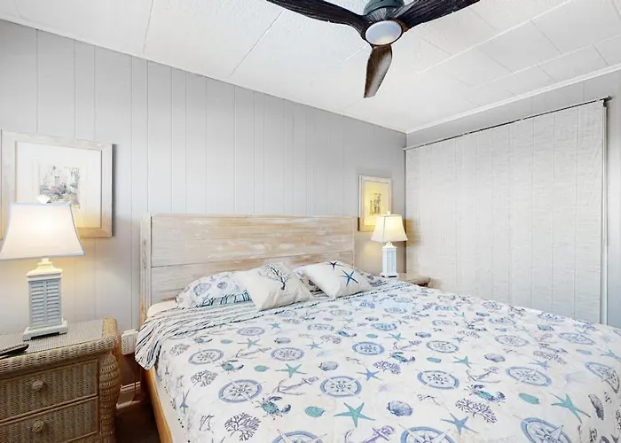 Oceanfront Calypso With Ocean View Balcony Wifi Laundry & Shared Pool Holiday home