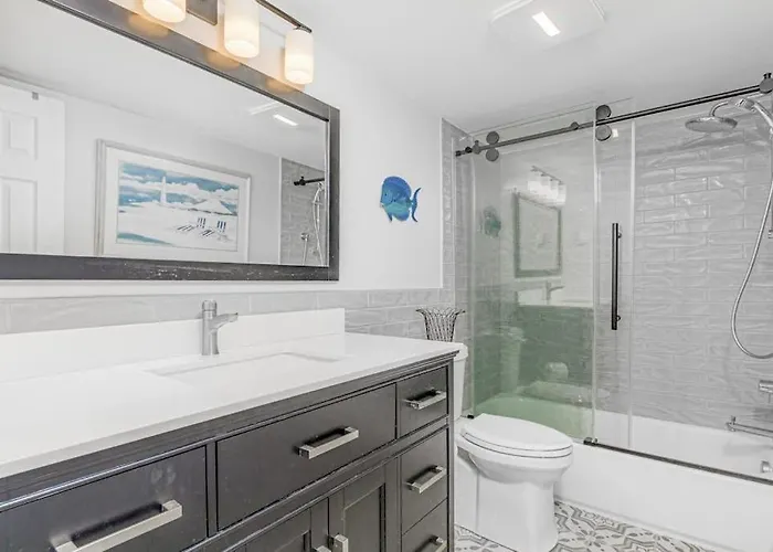 Oceanfront Calypso With Ocean View Balcony Wifi Laundry & Shared Pool *