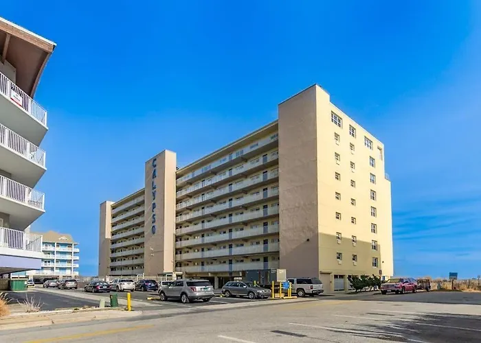 Oceanfront Calypso With Ocean View Balcony Wifi Laundry & Shared Pool *
